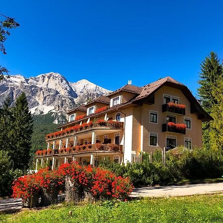 Boutique Hotel Villa Blu Cortina D'Ampezzo Exterior photo