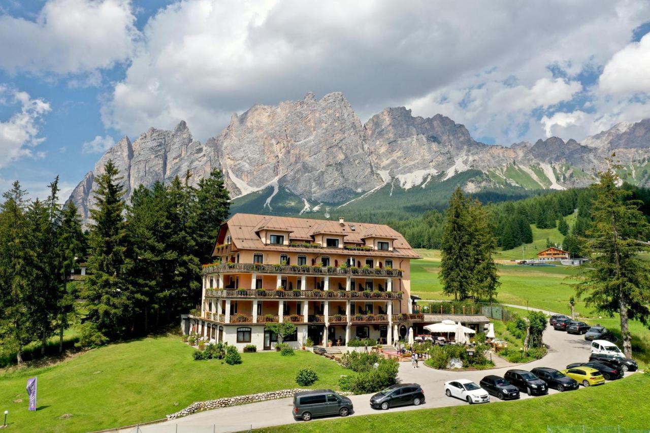 Boutique Hotel Villa Blu Cortina D'Ampezzo Exterior photo