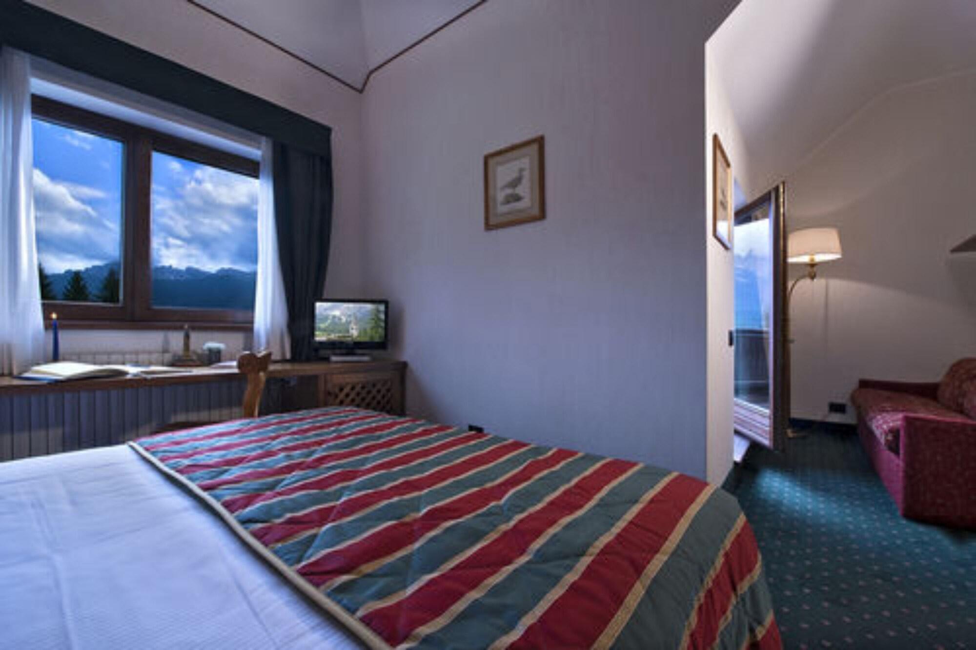 Boutique Hotel Villa Blu Cortina D'Ampezzo Exterior photo