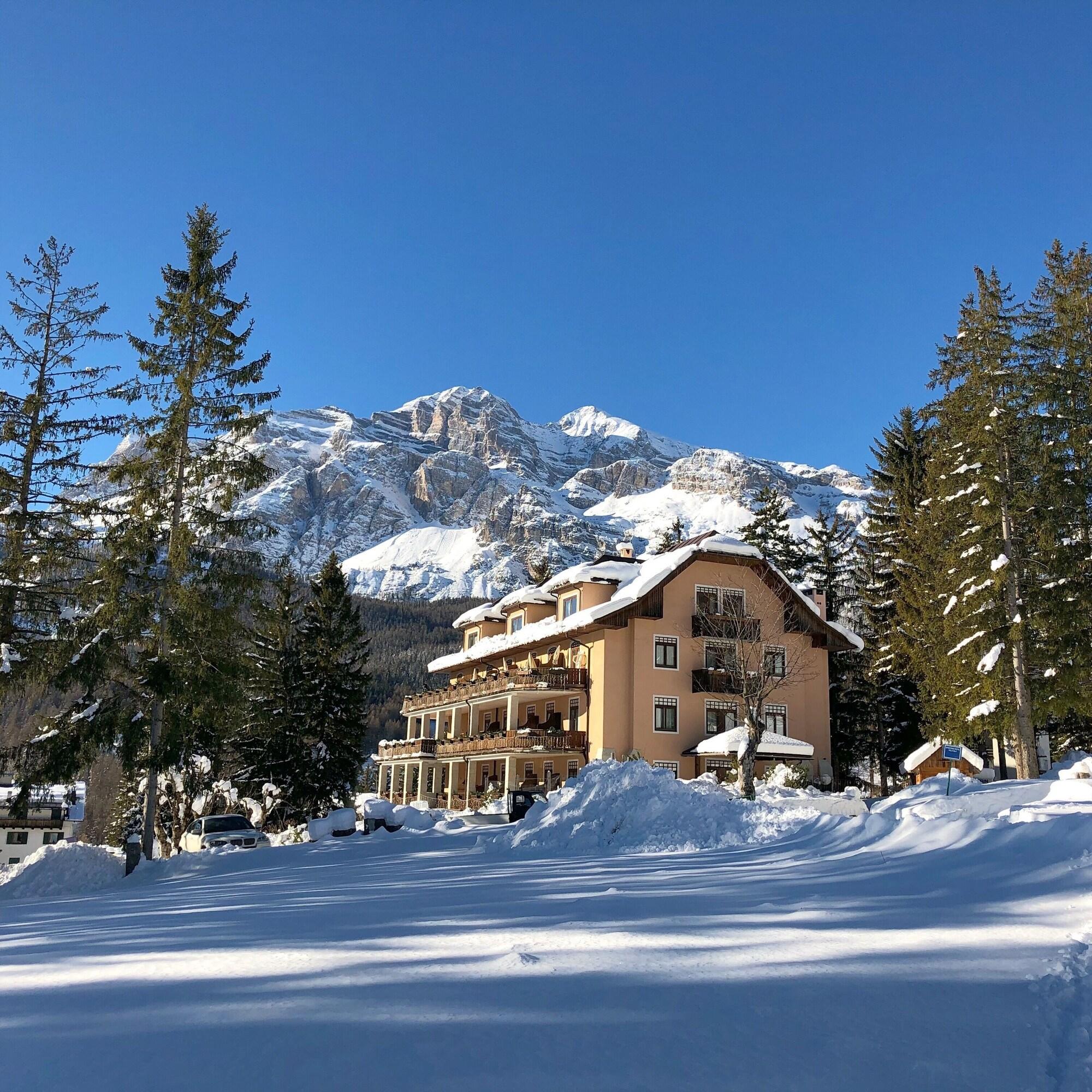 Boutique Hotel Villa Blu Cortina D'Ampezzo Exterior photo