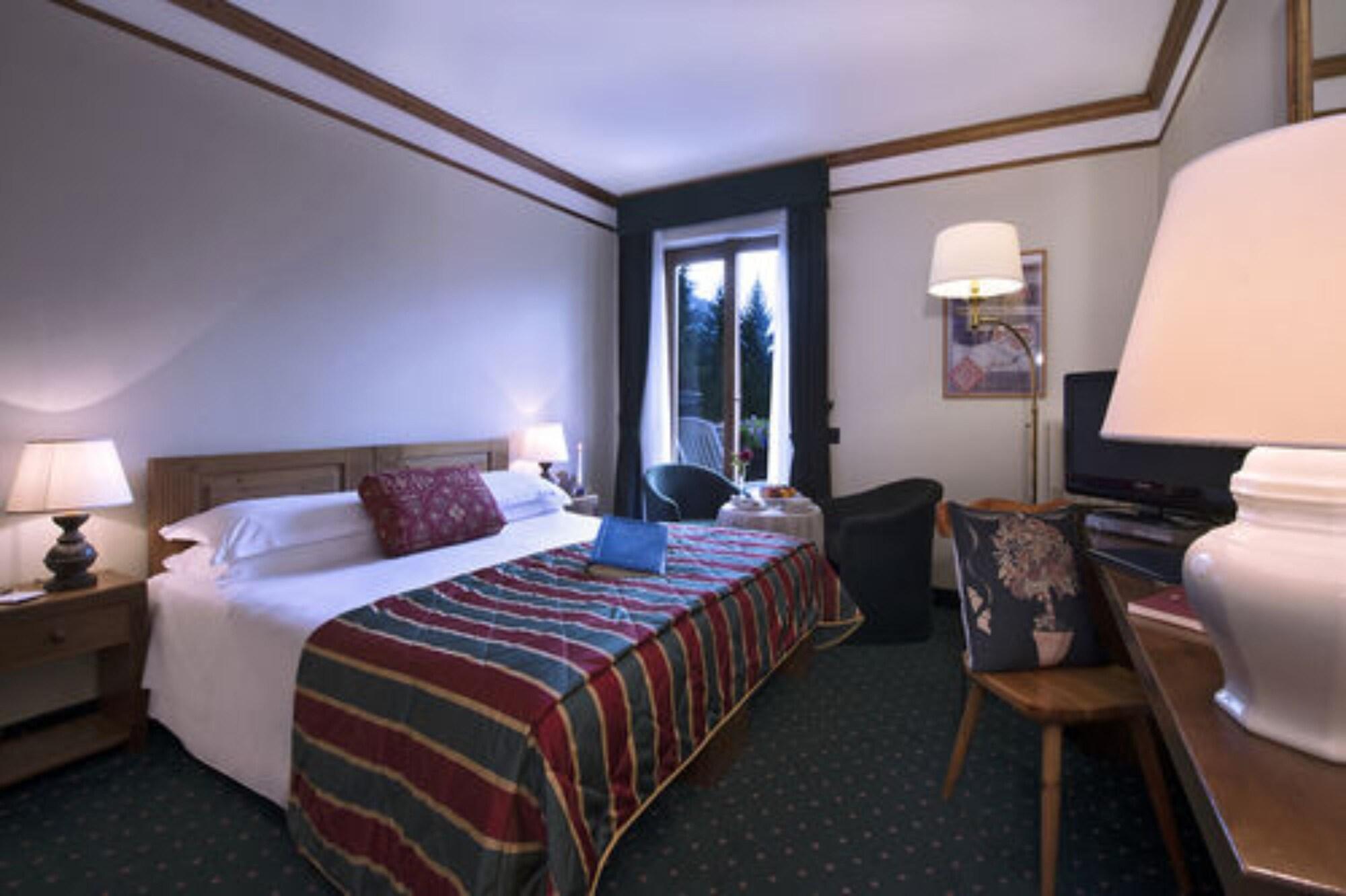 Boutique Hotel Villa Blu Cortina D'Ampezzo Exterior photo