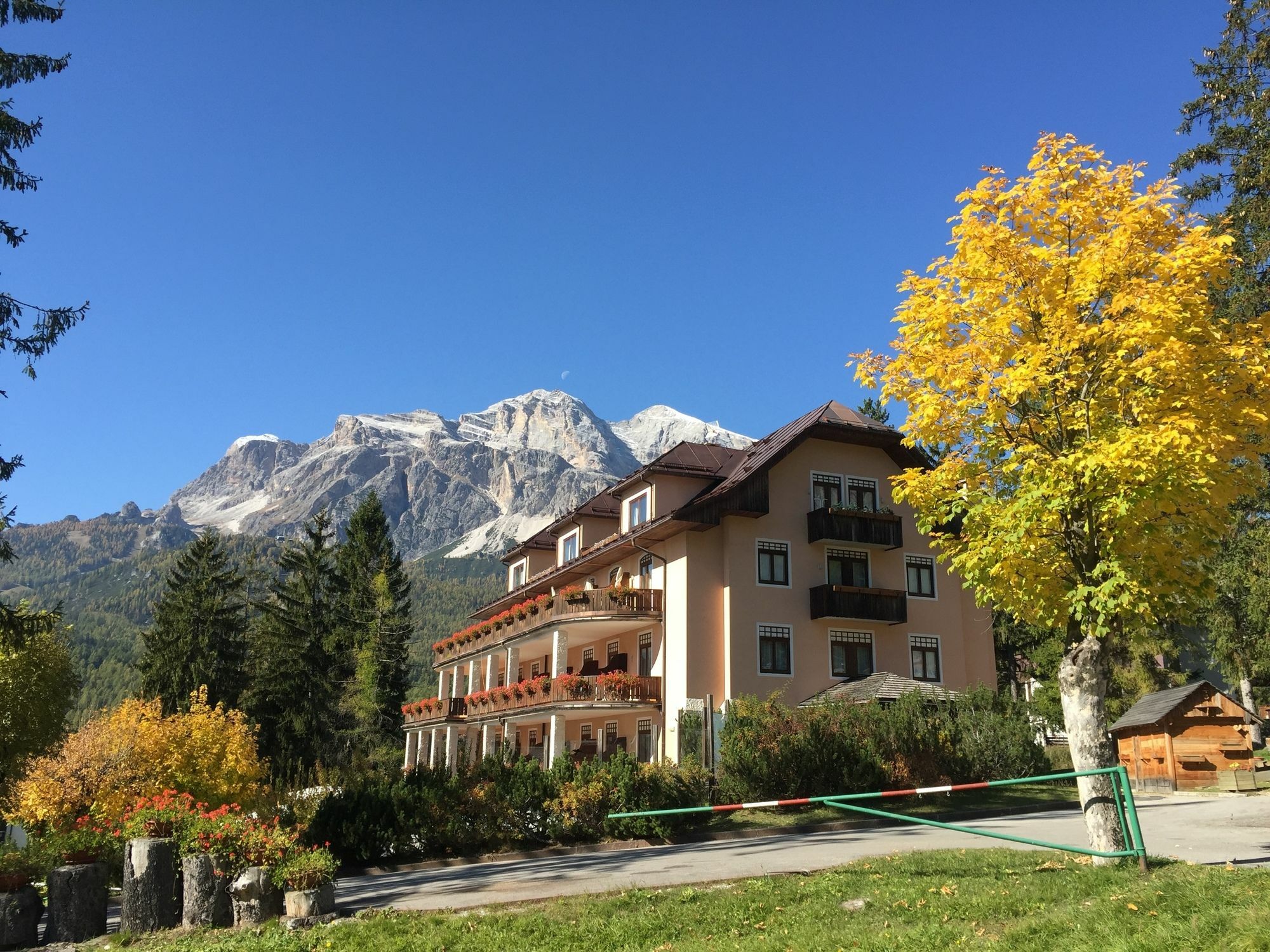 Boutique Hotel Villa Blu Cortina D'Ampezzo Exterior photo